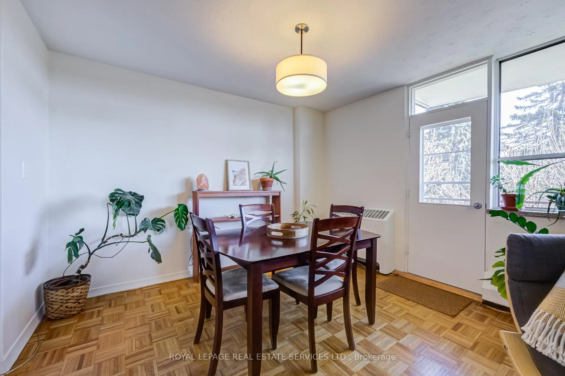 Photo 8 of Unit 303, 100 Coe Hill Drive, Toronto, High Park-Swansea — HOMEH