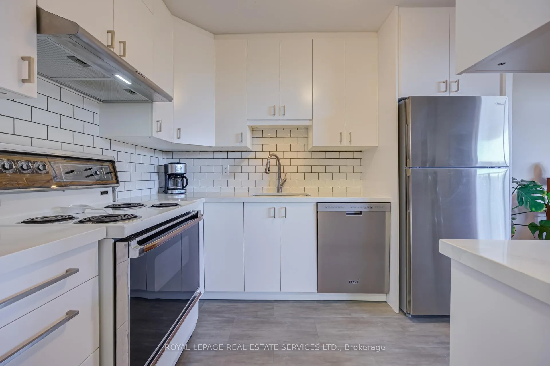Photo 13 of Unit 303, 100 Coe Hill Drive, Toronto, High Park-Swansea — HOMEH