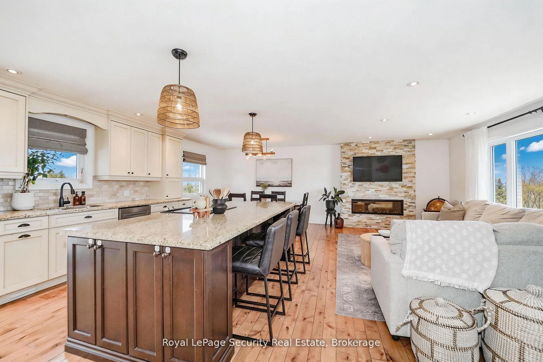 Photo 24 of 2564 15th Side Road, New Tecumseth, Rural New Tecumseth — HOMEH