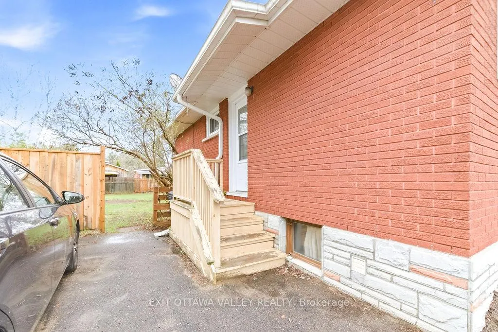 Photo 3 of 12 Claremount Road, Deep River — HOMEH