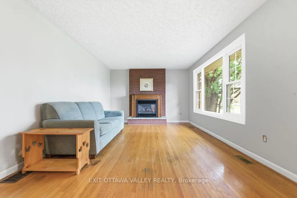 Photo 12 of 12 Claremount Road, Deep River — HOMEH