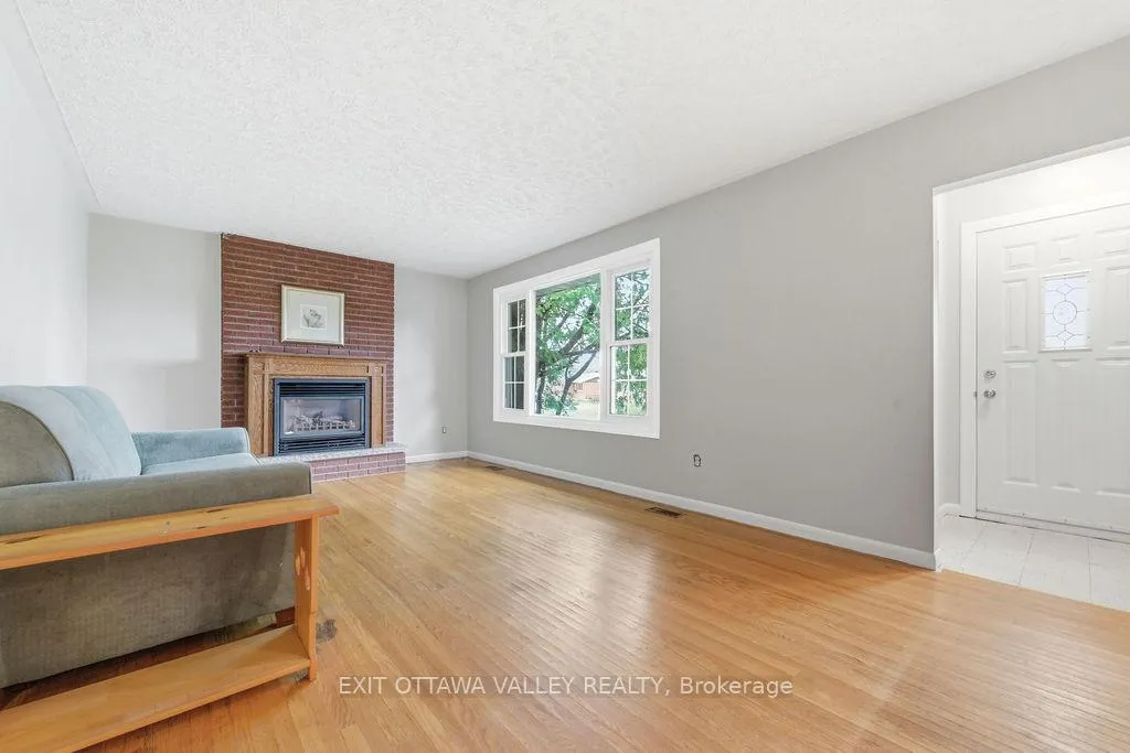 Photo 13 of 12 Claremount Road, Deep River — HOMEH