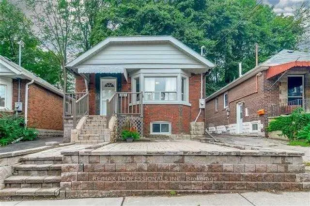 Photo 1 of Unit Lower, 34 Glenside Avenue, Toronto, Greenwood-Coxwell — HOMEH