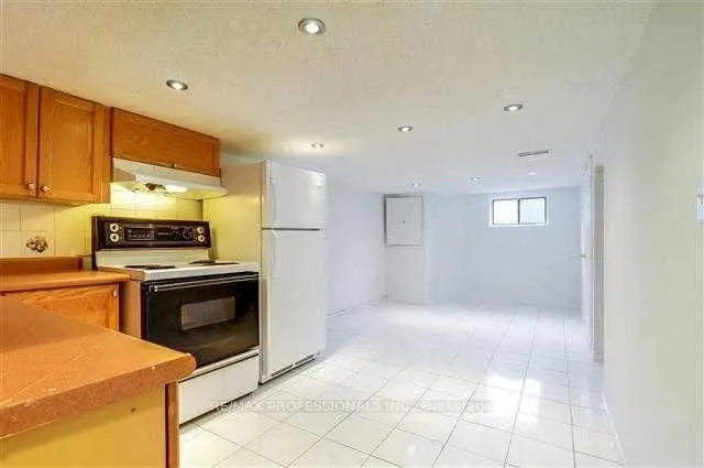 Photo 3 of Unit Lower, 34 Glenside Avenue, Toronto, Greenwood-Coxwell — HOMEH
