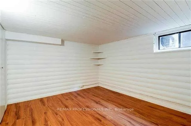 Photo 7 of Unit Lower, 34 Glenside Avenue, Toronto, Greenwood-Coxwell — HOMEH