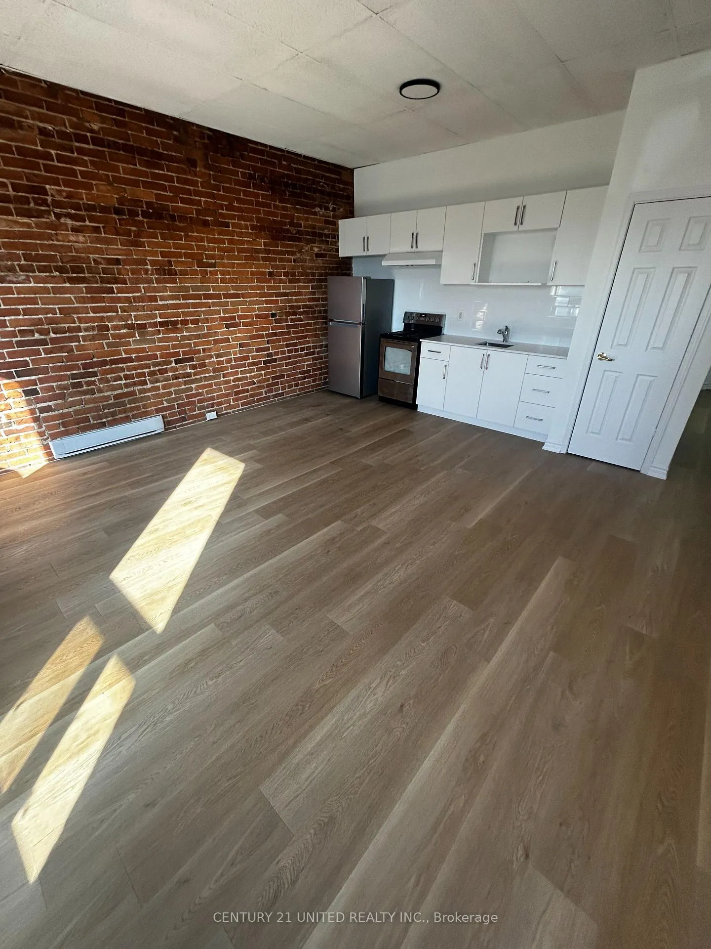 Photo 4 of Unit 6, 174.5 Hunter Street W, Peterborough, Town Ward 3 — HOMEH