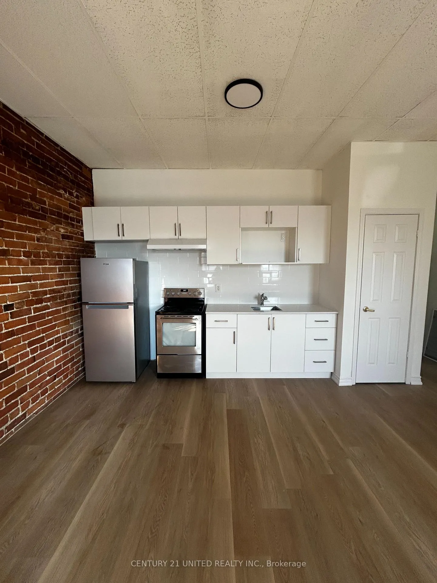 Photo 6 of Unit 6, 174.5 Hunter Street W, Peterborough, Town Ward 3 — HOMEH