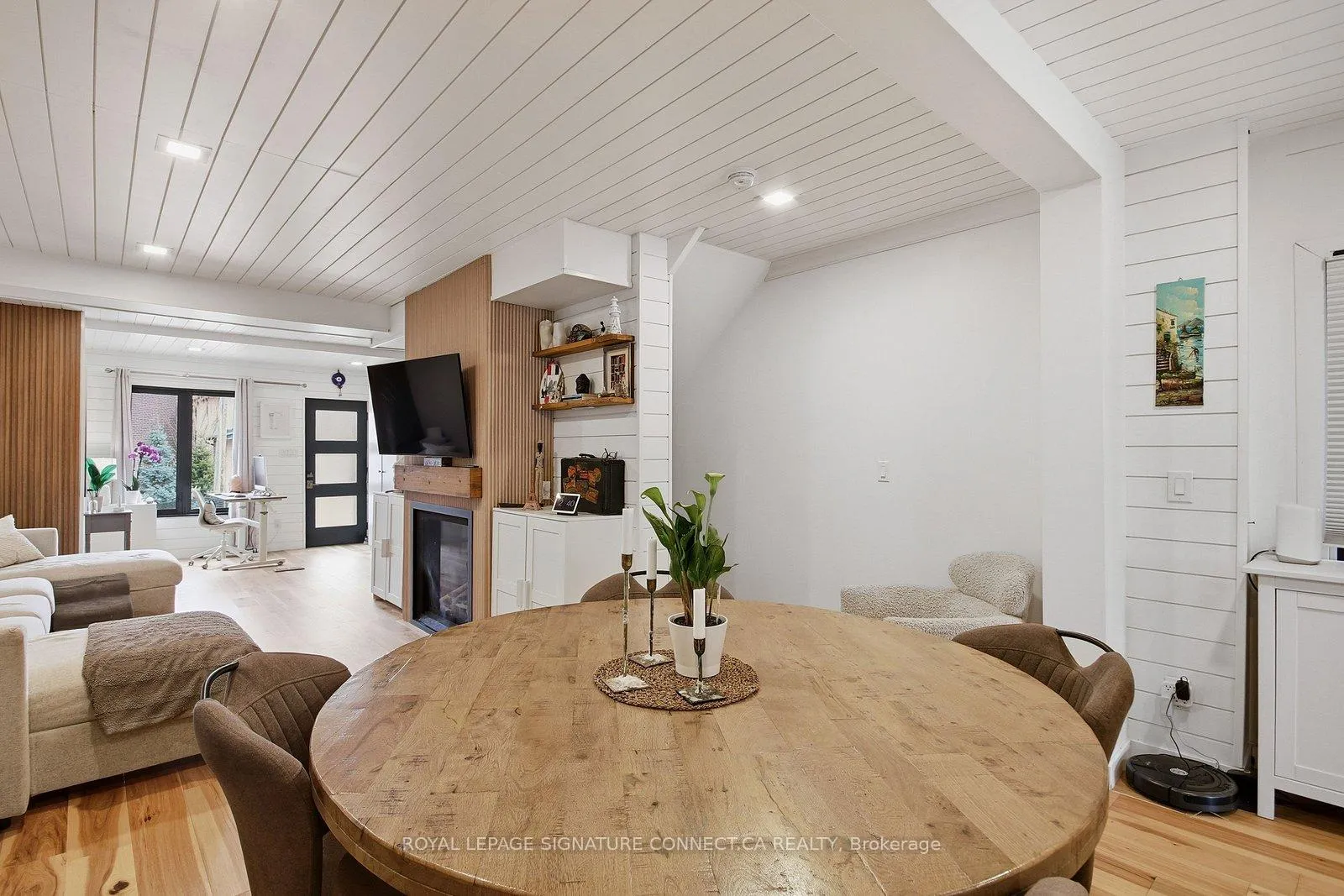 Photo 4 of Unit Main, 18 Harlton Crescent, Toronto, Keelesdale-Eglinton West — HOMEH