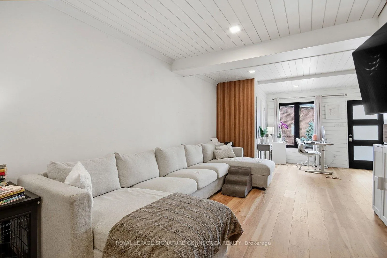 Photo 5 of Unit Main, 18 Harlton Crescent, Toronto, Keelesdale-Eglinton West — HOMEH
