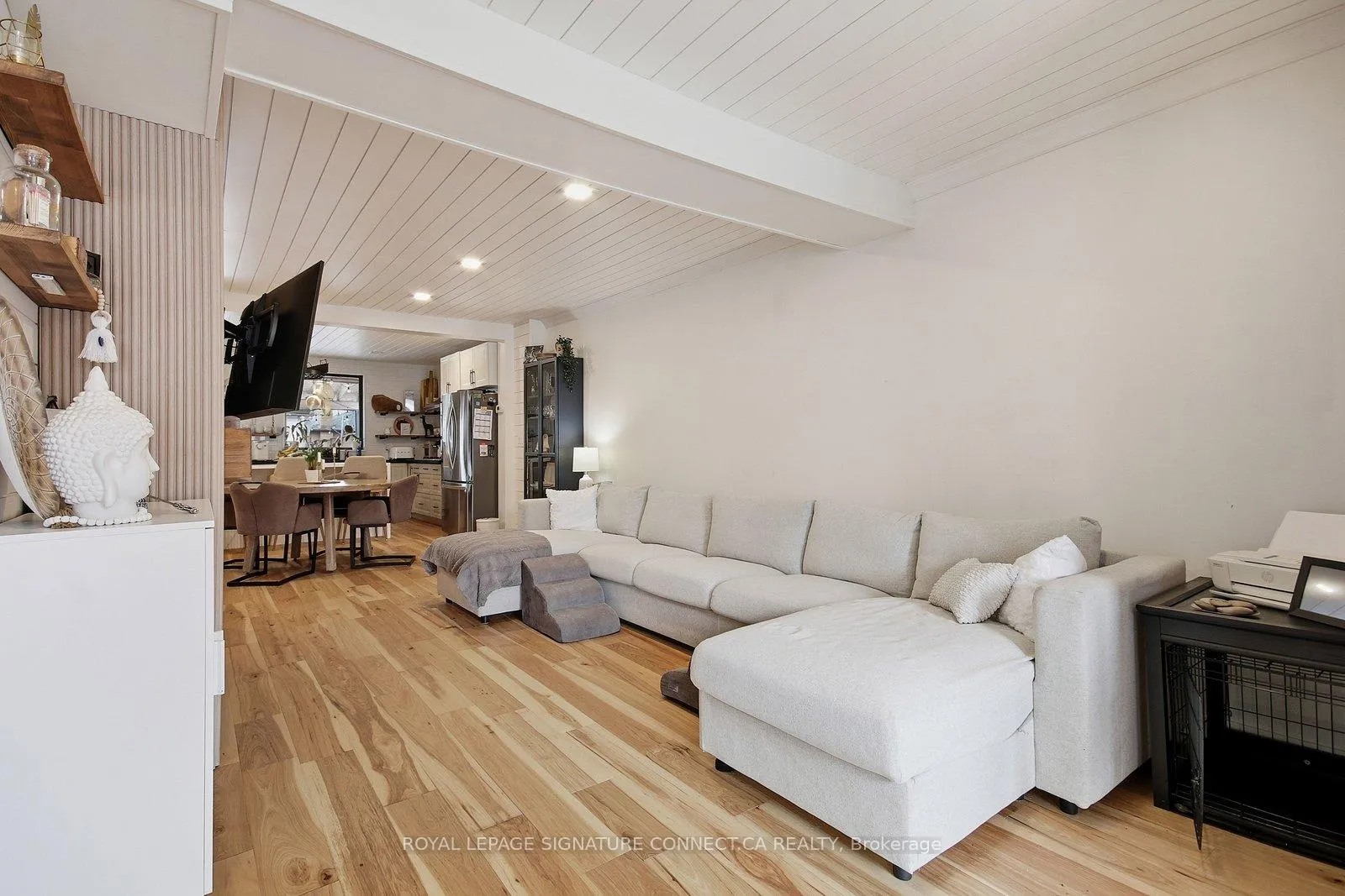 Photo 6 of Unit Main, 18 Harlton Crescent, Toronto, Keelesdale-Eglinton West — HOMEH