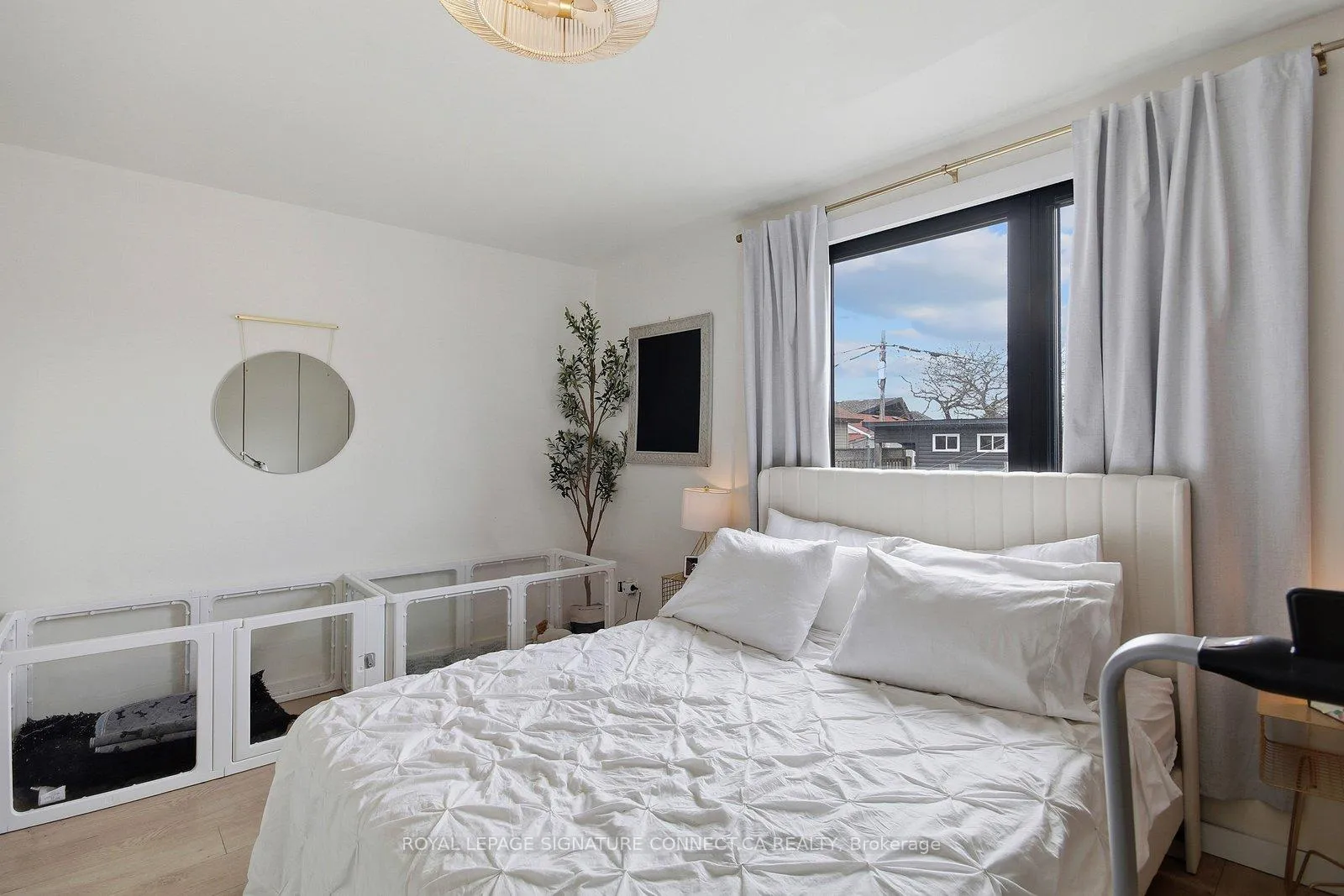 Photo 8 of Unit Main, 18 Harlton Crescent, Toronto, Keelesdale-Eglinton West — HOMEH