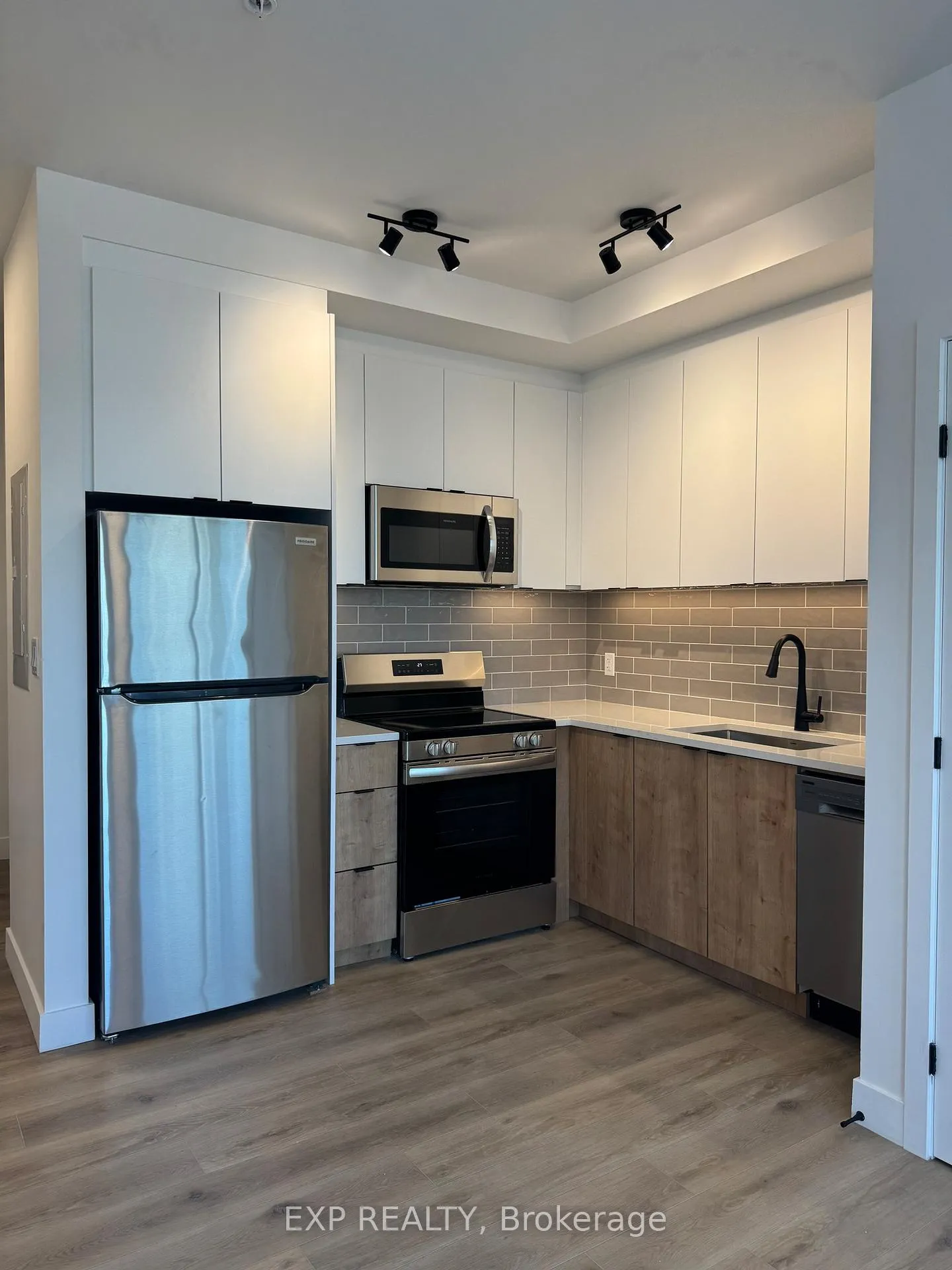 Photo 5 of Unit 410, 1600 James Naismith Drive, Ottawa, Pineview — HOMEH