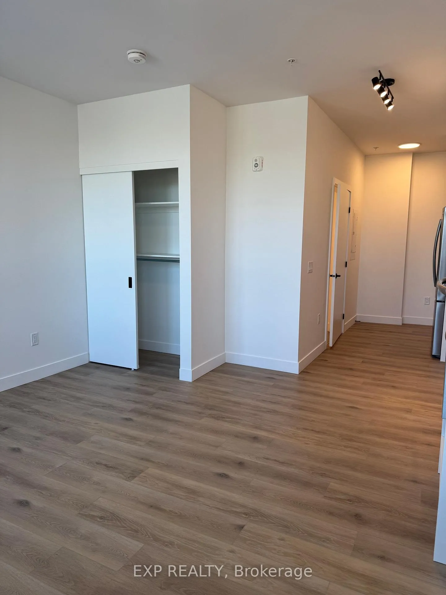 Photo 10 of Unit 410, 1600 James Naismith Drive, Ottawa, Pineview — HOMEH