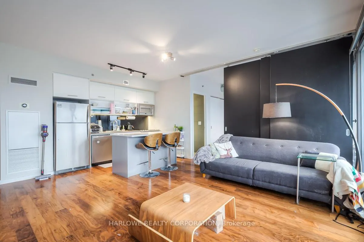 Photo 8 of Unit 816, 32 Trolley Crescent, Toronto, Moss Park — HOMEH