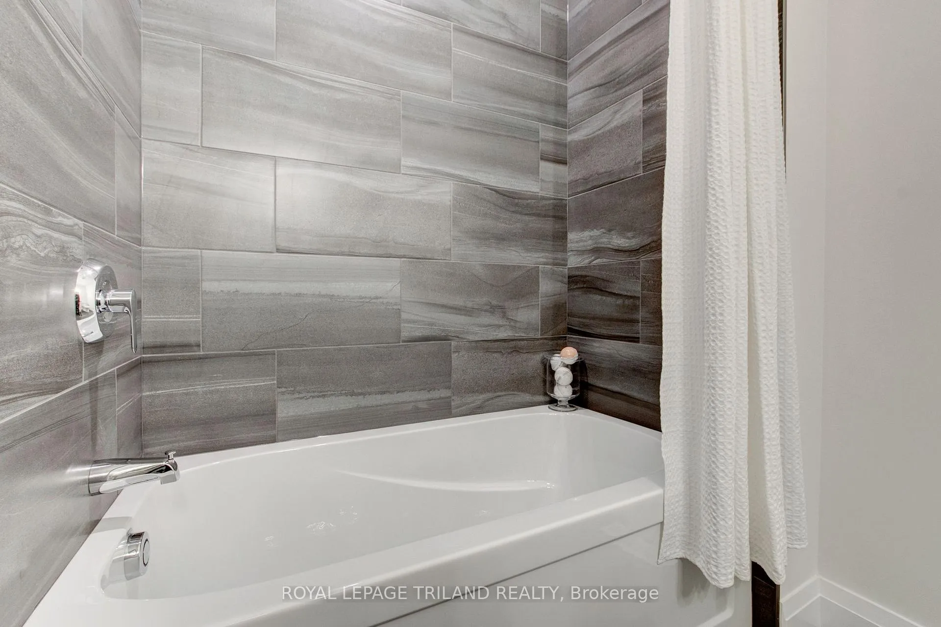 Photo 7 of Unit 24, 62 Compass Trail, Central Elgin, Rural Central Elgin — HOMEH