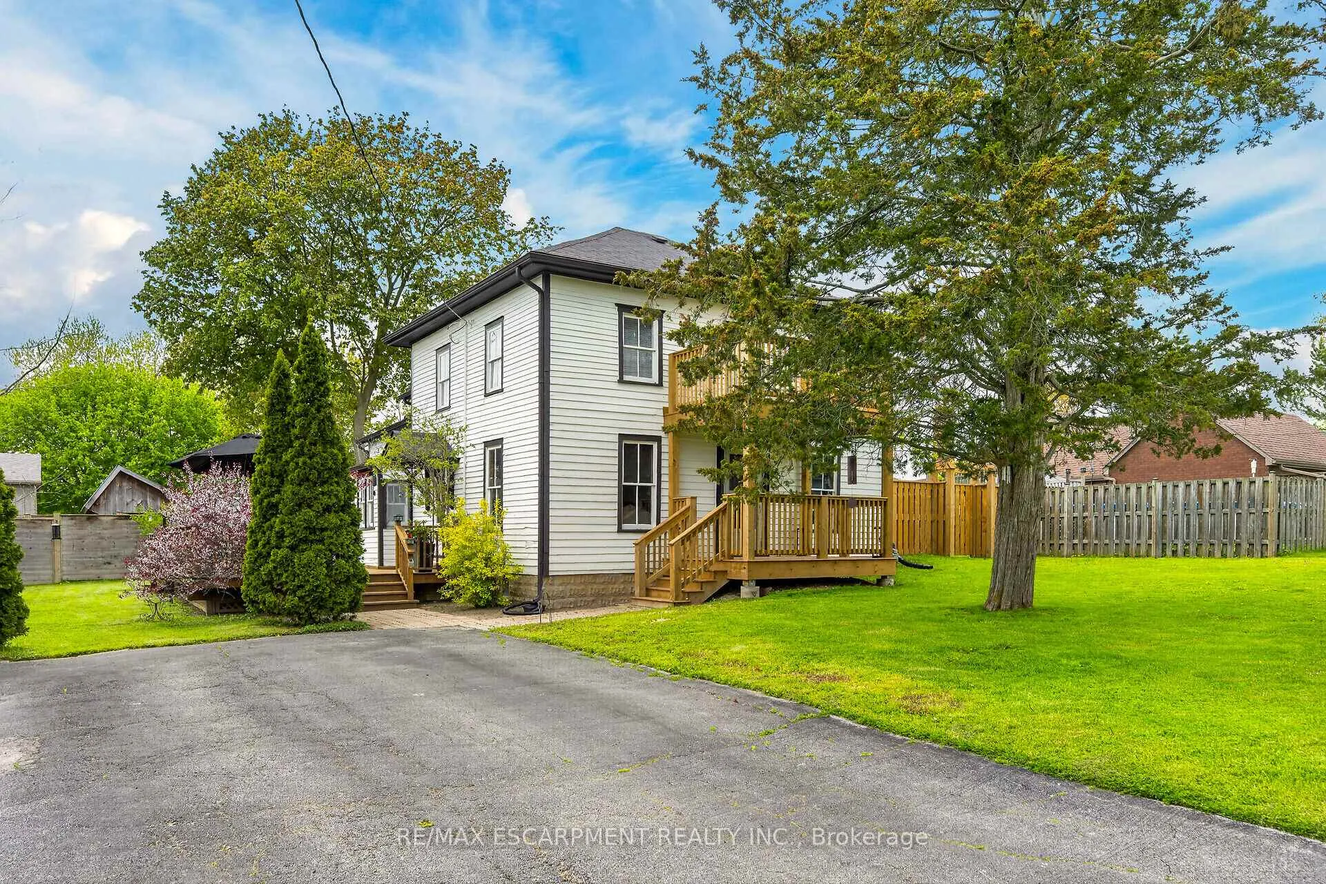 Photo 2 of 35 Ottawa Street S, Haldimand — HOMEH