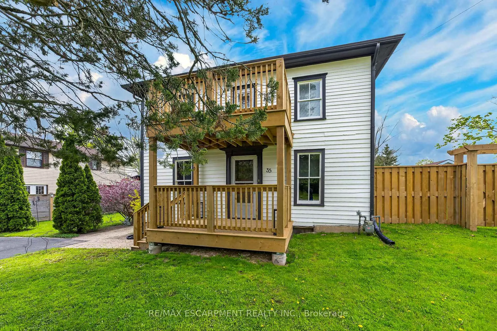 Photo 3 of 35 Ottawa Street S, Haldimand — HOMEH