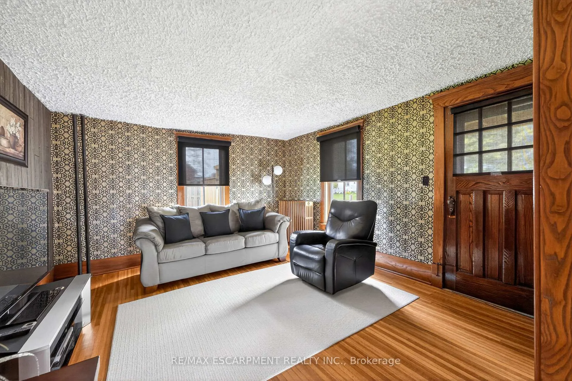 Photo 9 of 35 Ottawa Street S, Haldimand — HOMEH