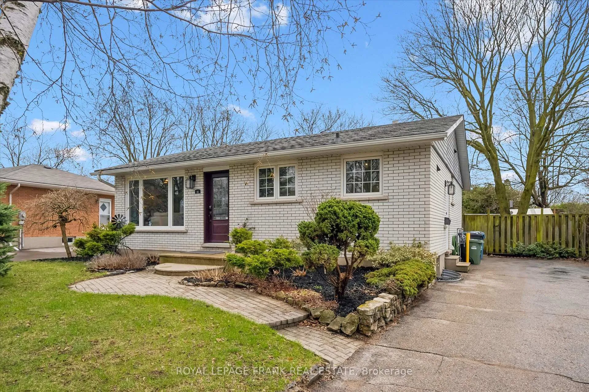 Photo 2 of 11 Argyle Drive, Guelph, Dovercliffe Park/Old University — HOMEH