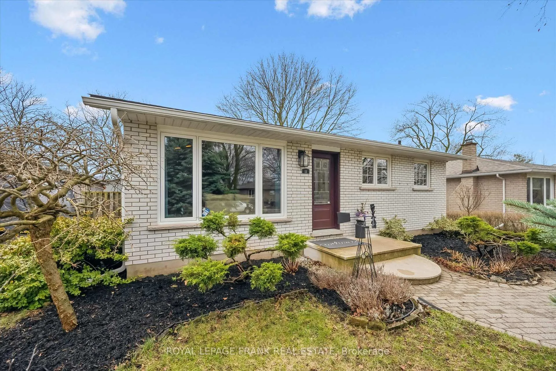 Photo 3 of 11 Argyle Drive, Guelph, Dovercliffe Park/Old University — HOMEH
