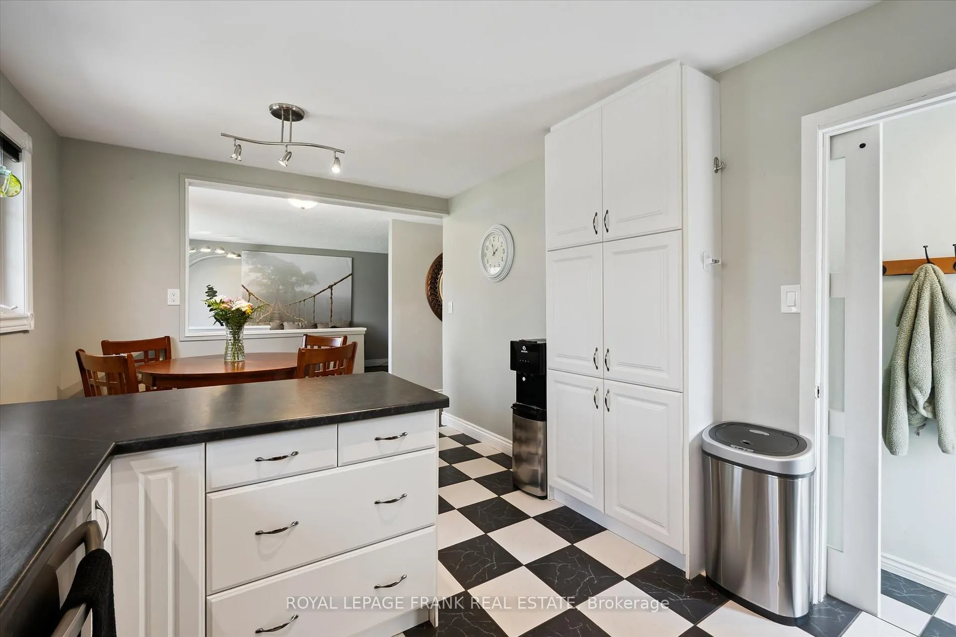 Photo 14 of 11 Argyle Drive, Guelph, Dovercliffe Park/Old University — HOMEH