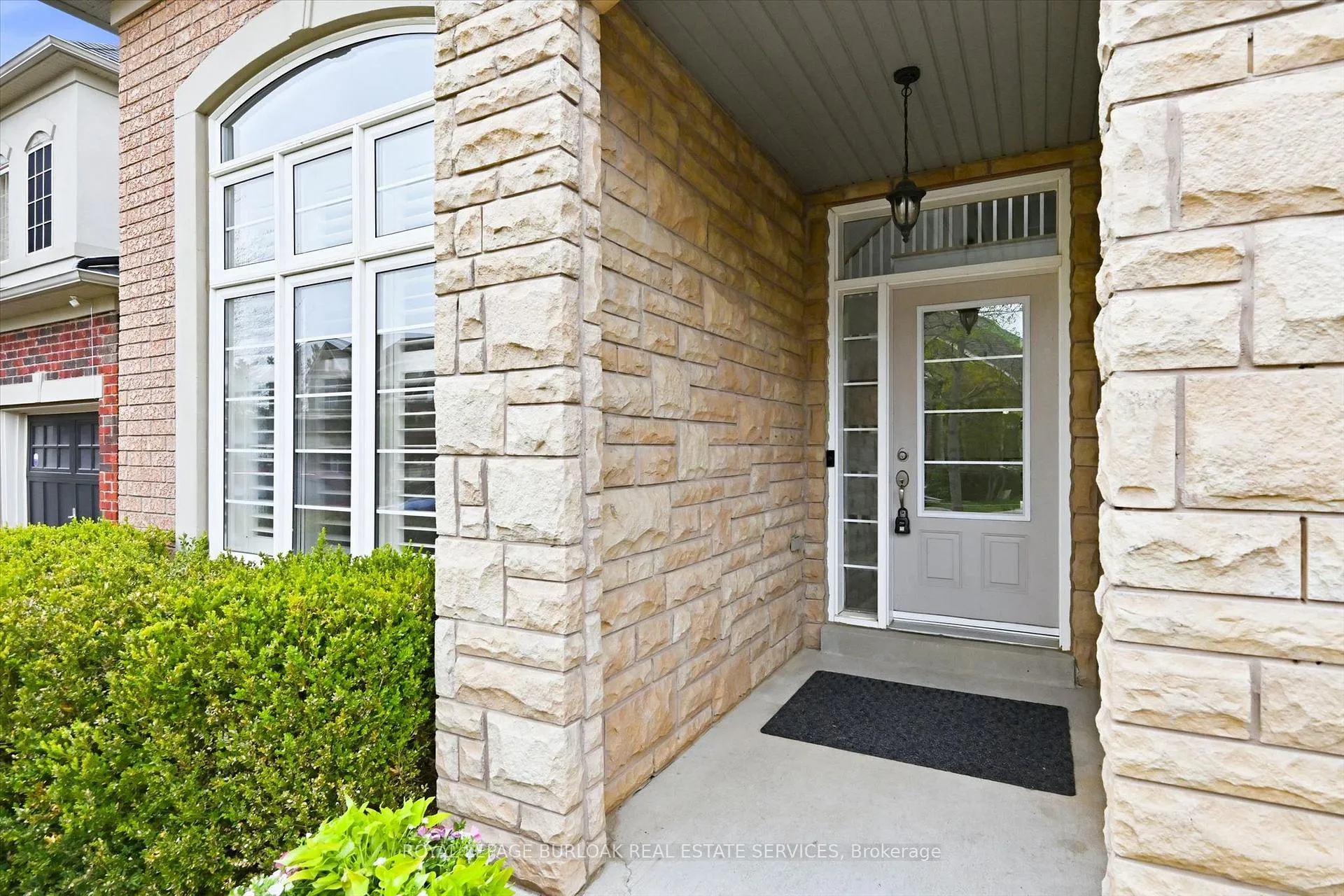 Photo 2 of 4191 Fuller Crescent, Burlington, Alton — HOMEH