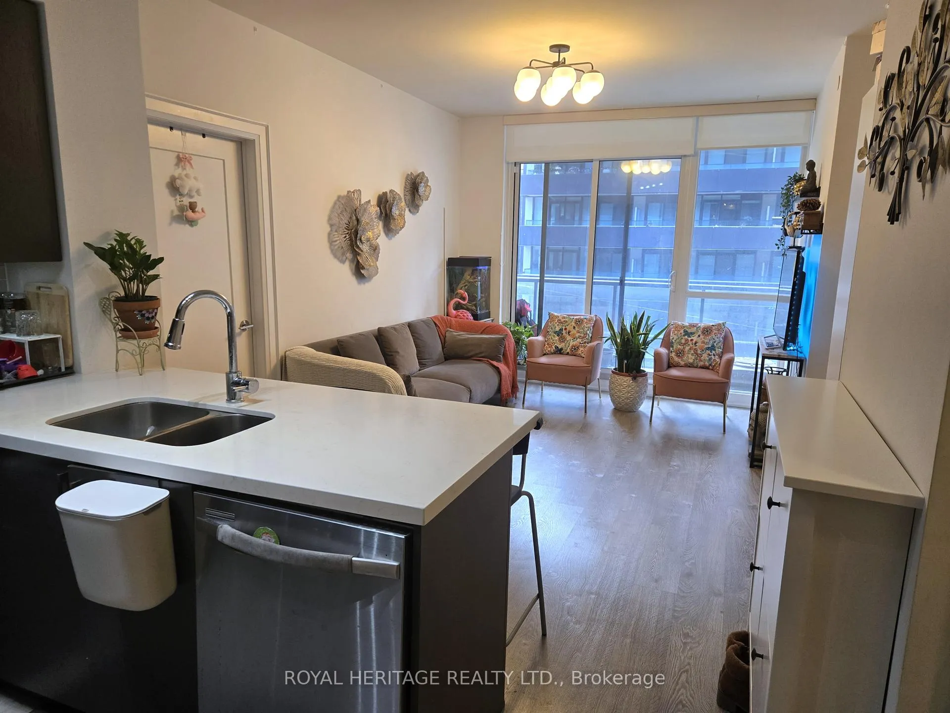 Photo 3 of Unit 403, 30 Roehampton Avenue, Toronto, Mount Pleasant West — HOMEH
