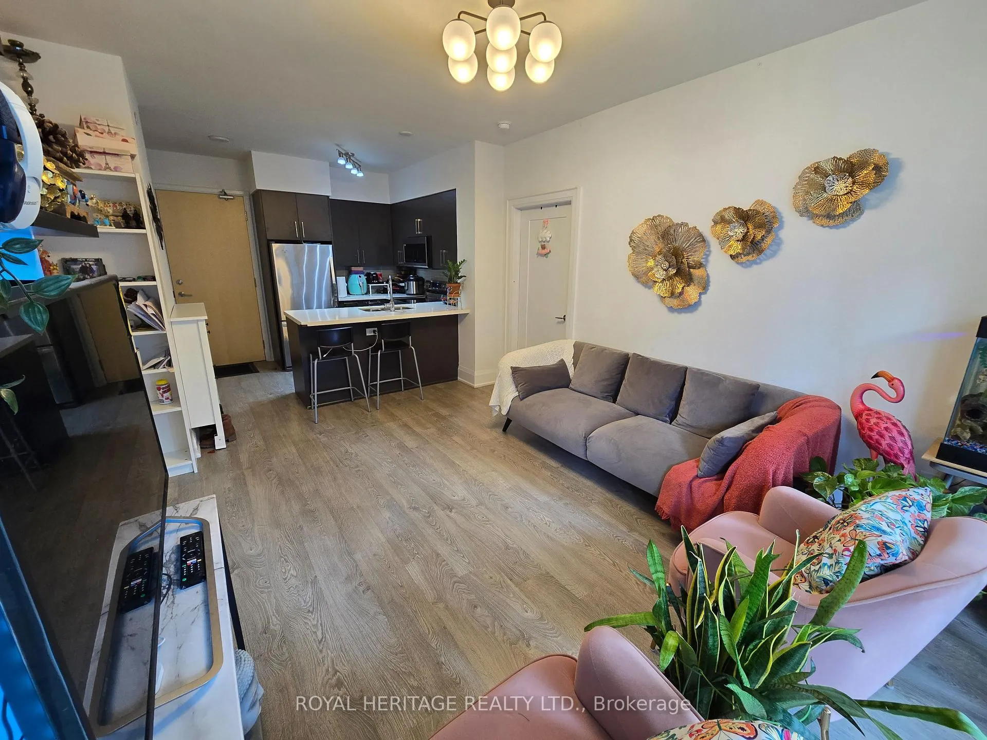 Photo 4 of Unit 403, 30 Roehampton Avenue, Toronto, Mount Pleasant West — HOMEH
