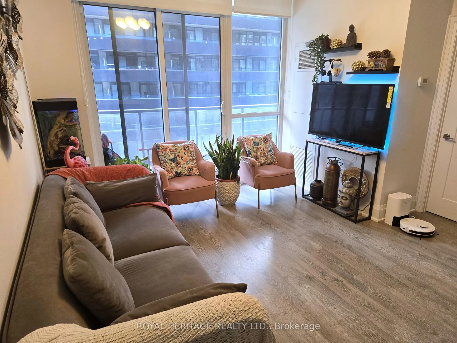 Photo 6 of Unit 403, 30 Roehampton Avenue, Toronto, Mount Pleasant West — HOMEH