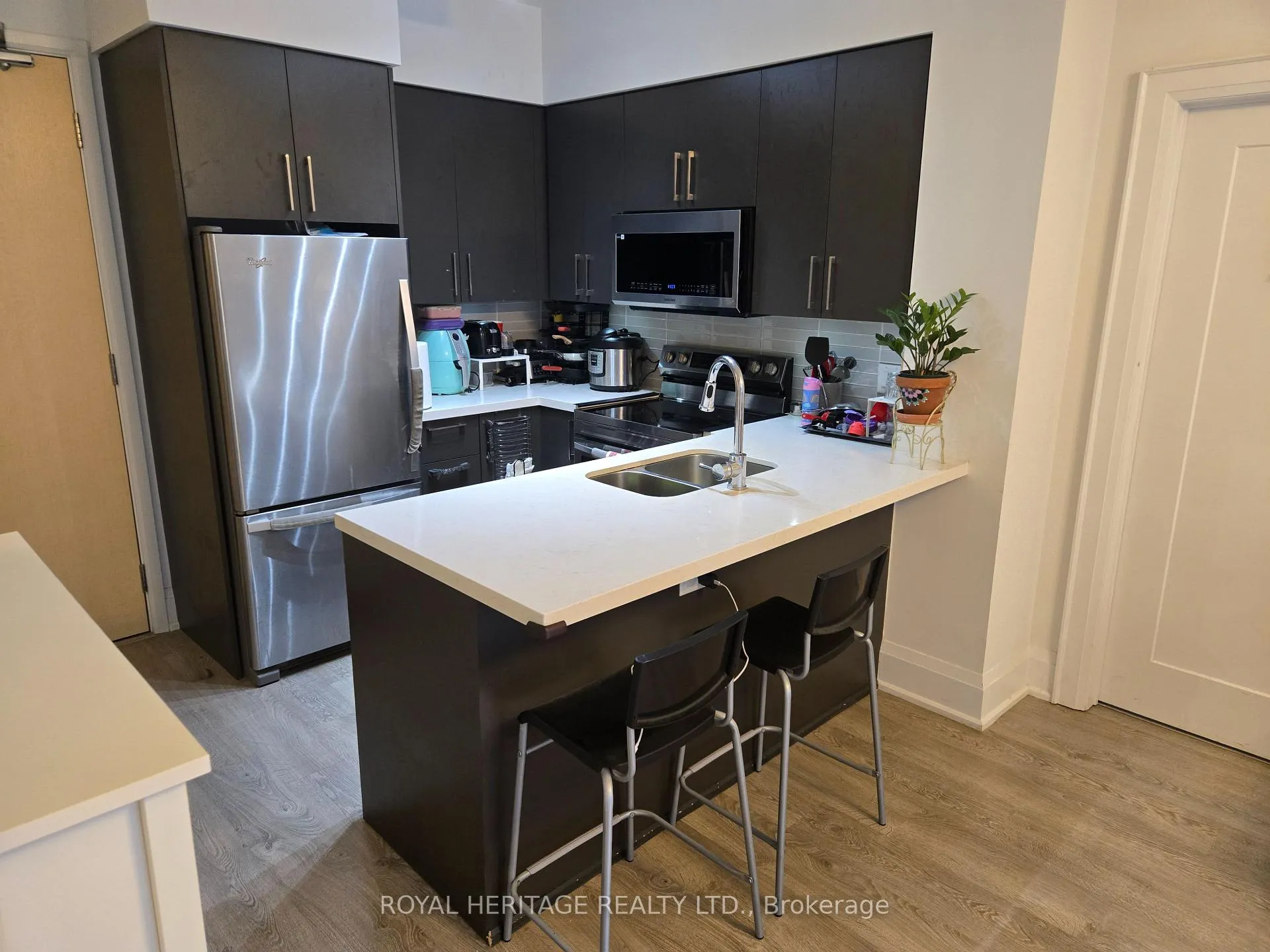 Photo 8 of Unit 403, 30 Roehampton Avenue, Toronto, Mount Pleasant West — HOMEH