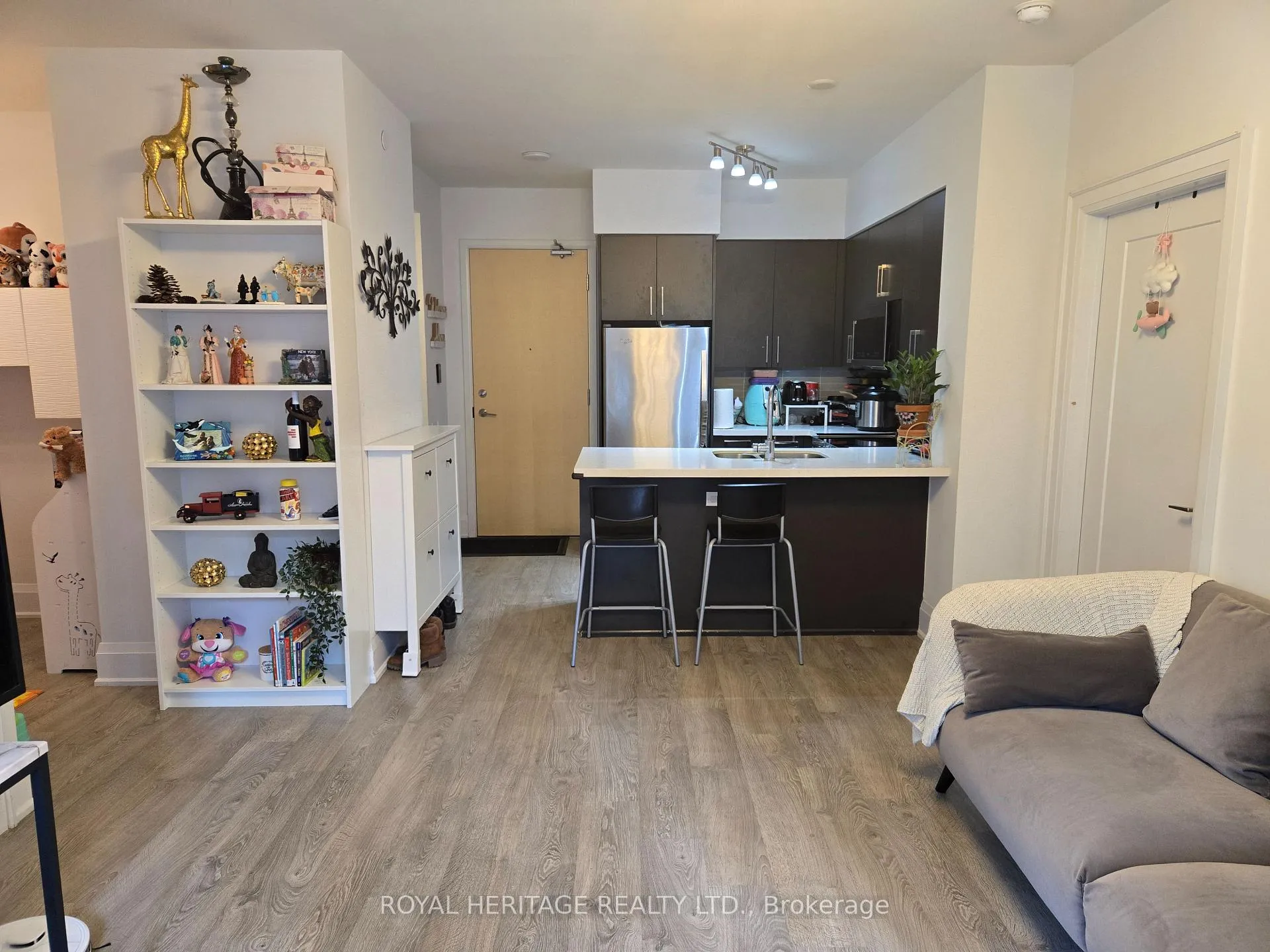 Photo 9 of Unit 403, 30 Roehampton Avenue, Toronto, Mount Pleasant West — HOMEH
