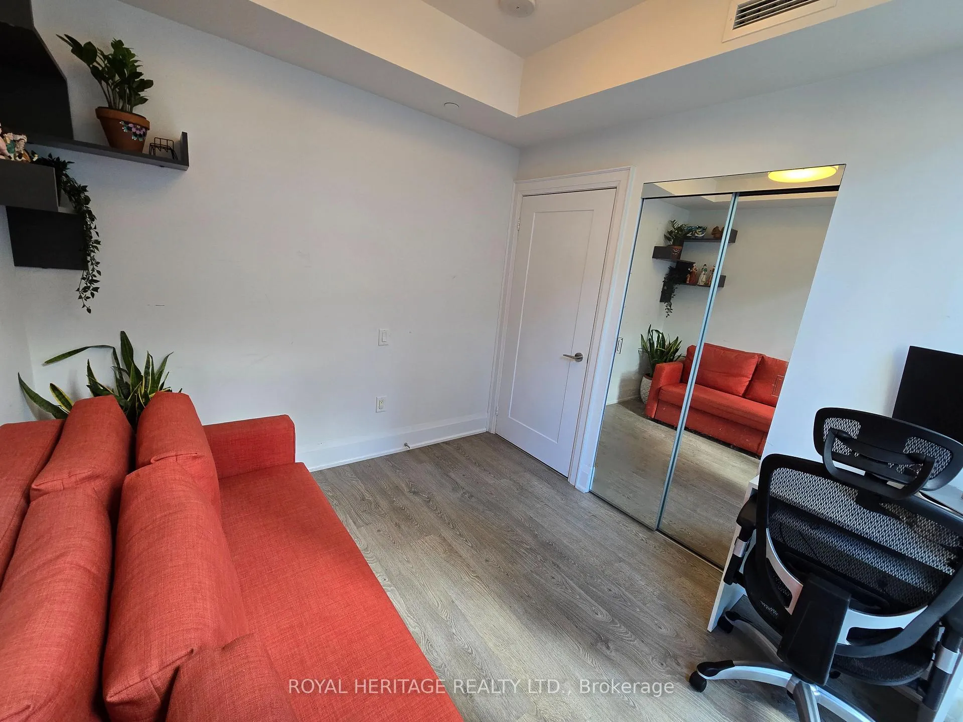 Photo 11 of Unit 403, 30 Roehampton Avenue, Toronto, Mount Pleasant West — HOMEH