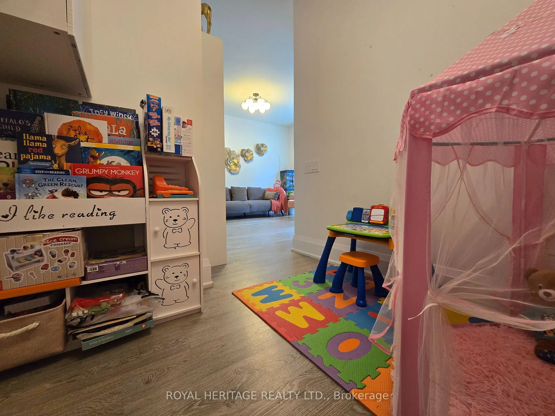 Photo 15 of Unit 403, 30 Roehampton Avenue, Toronto, Mount Pleasant West — HOMEH