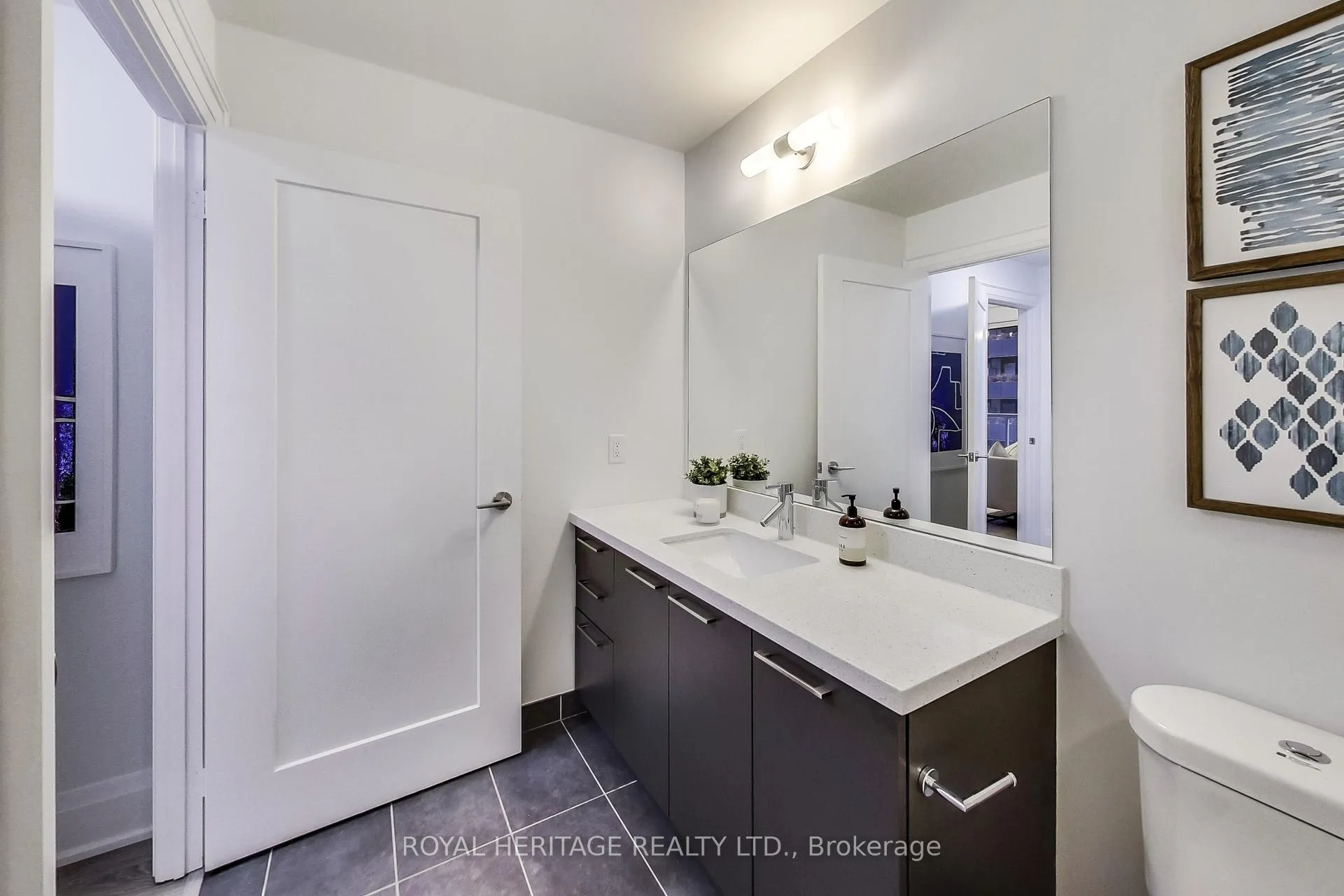 Photo 21 of Unit 403, 30 Roehampton Avenue, Toronto, Mount Pleasant West — HOMEH