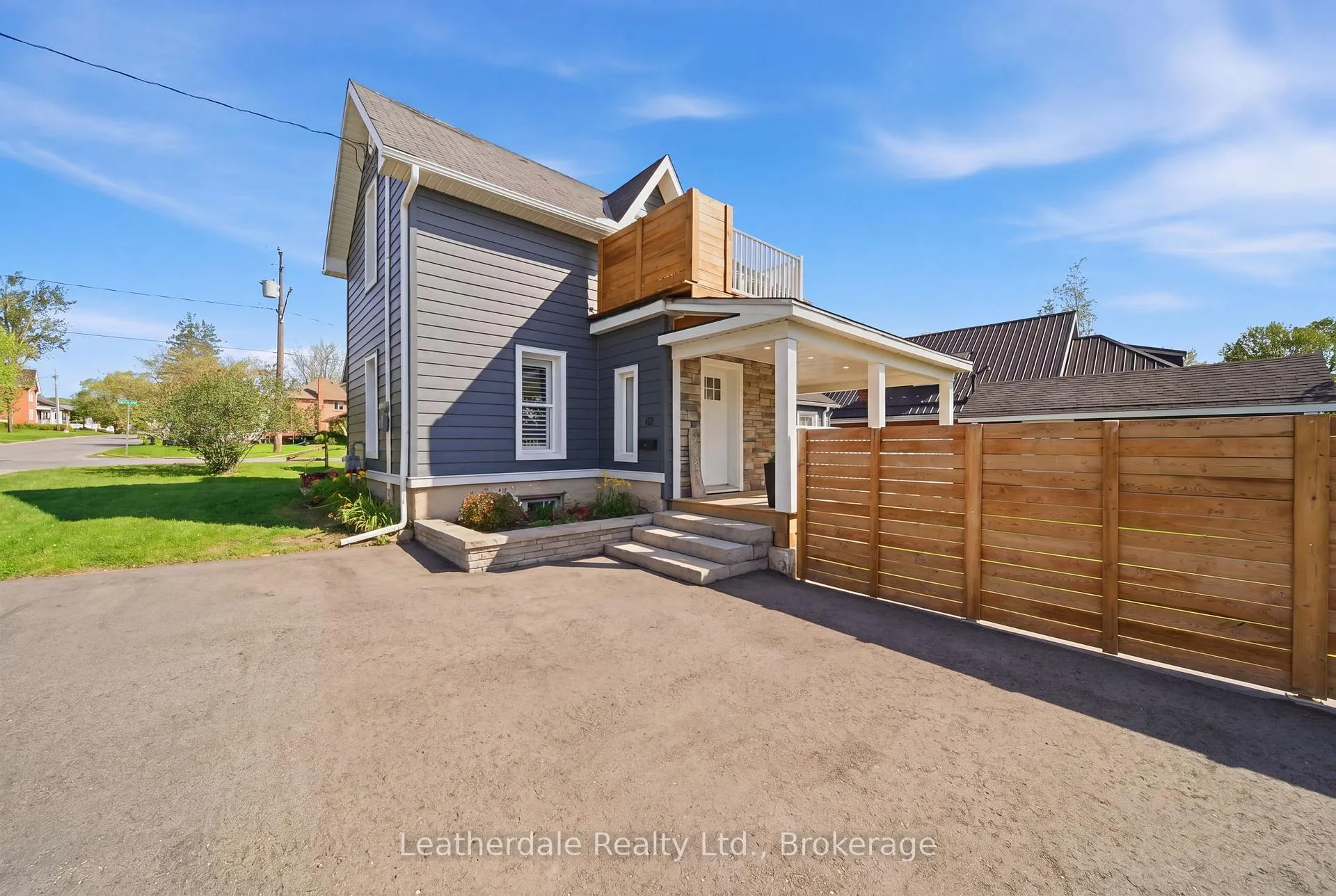 Photo 4 of 42 Frederick Street, Orillia — HOMEH
