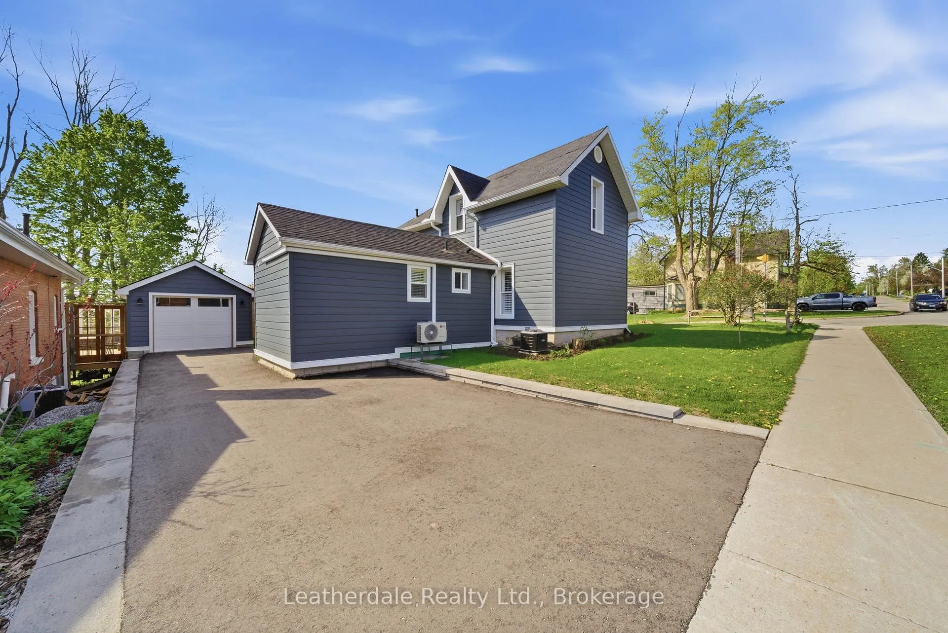 Photo 5 of 42 Frederick Street, Orillia — HOMEH