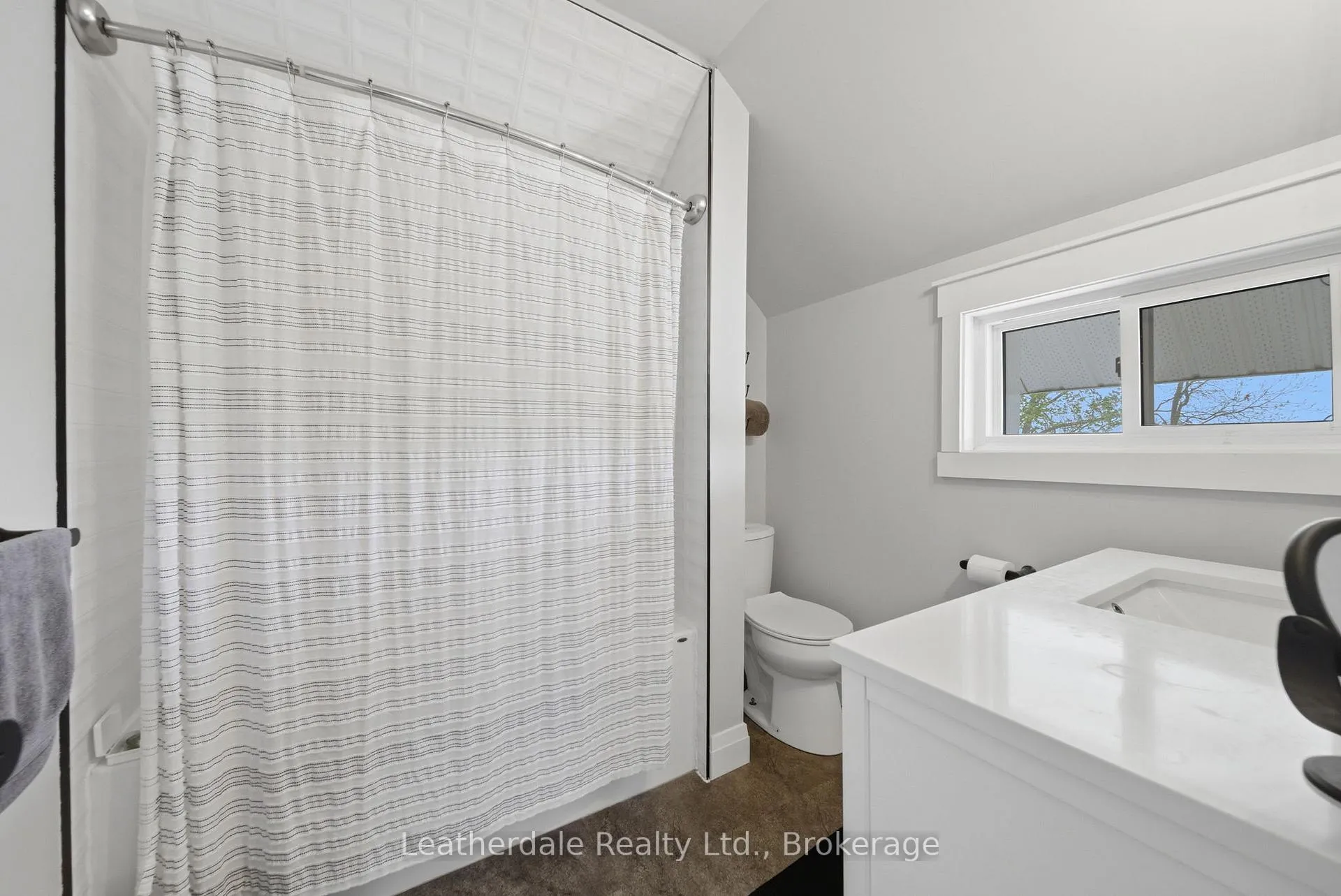 Photo 23 of 42 Frederick Street, Orillia — HOMEH