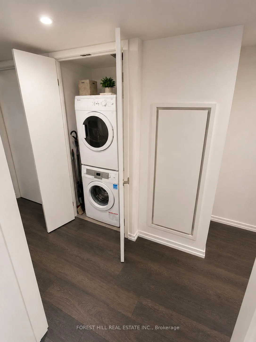 Photo 5 of Unit 724, 8 Hillsdale Avenue E, Toronto, Mount Pleasant West — HOMEH