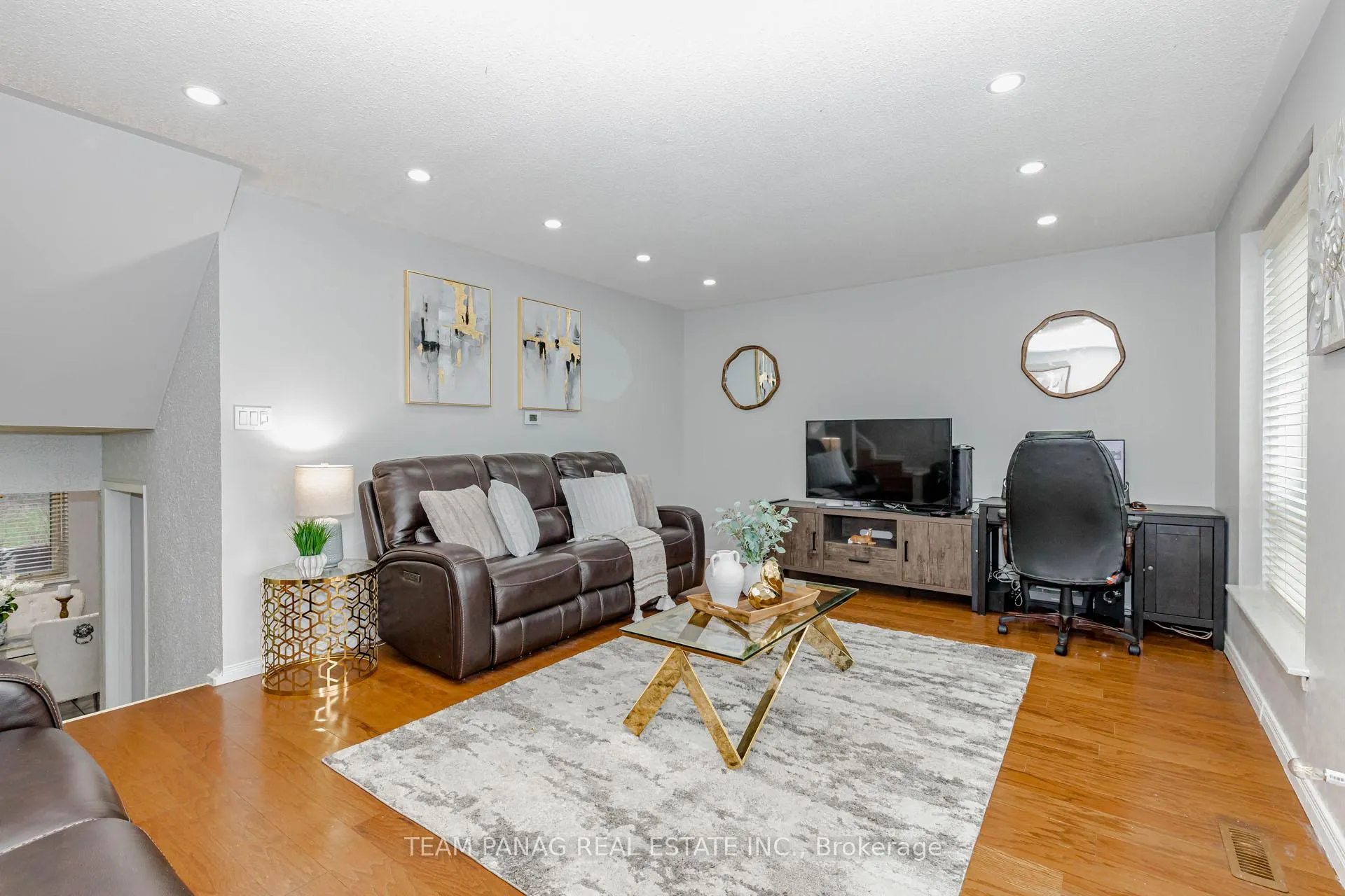 Photo 3 of Unit 30, 9 Kendleton Drive, Etobicoke, Mount Olive-Silverstone-Jamestown — HOMEH