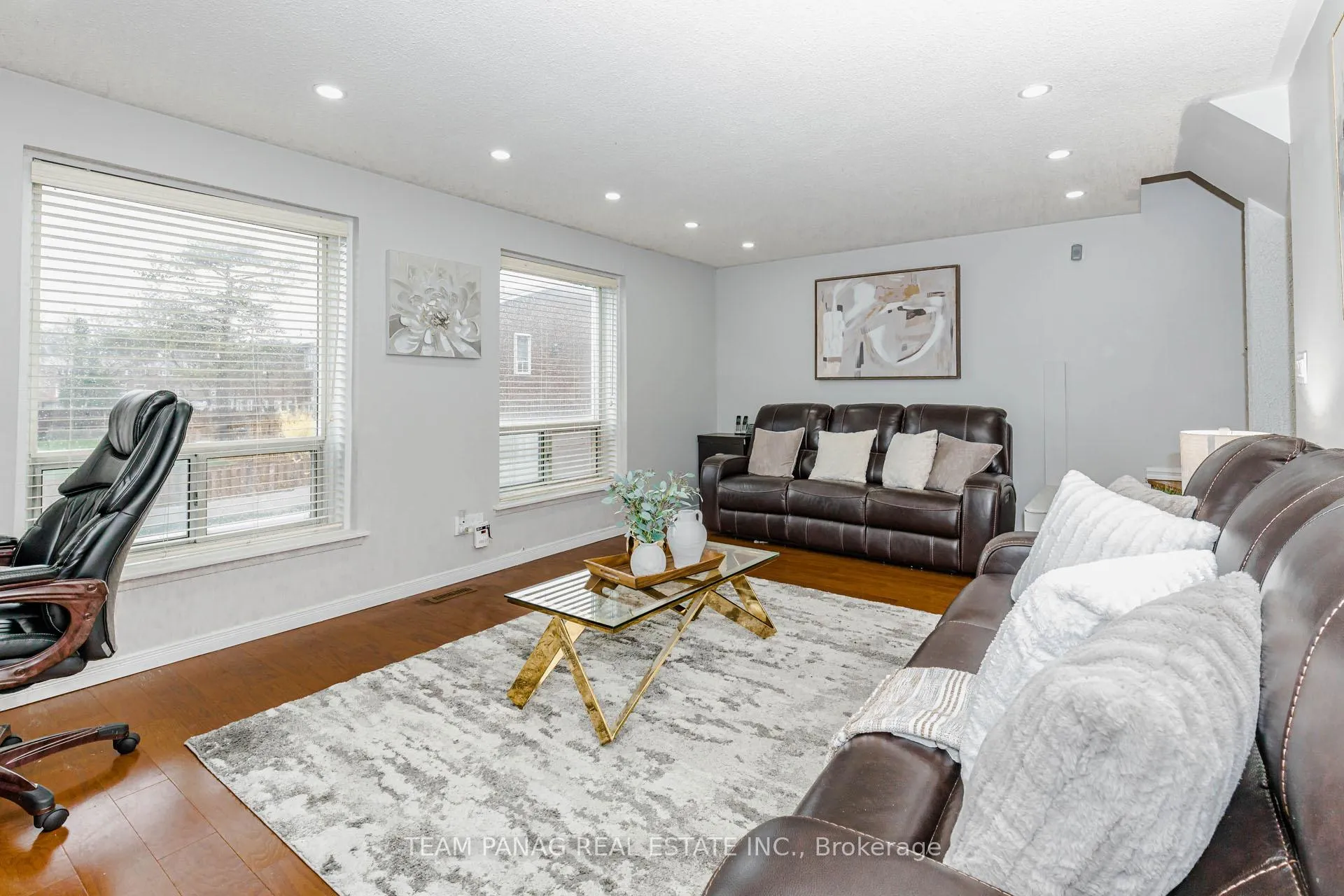 Photo 5 of Unit 30, 9 Kendleton Drive, Etobicoke, Mount Olive-Silverstone-Jamestown — HOMEH