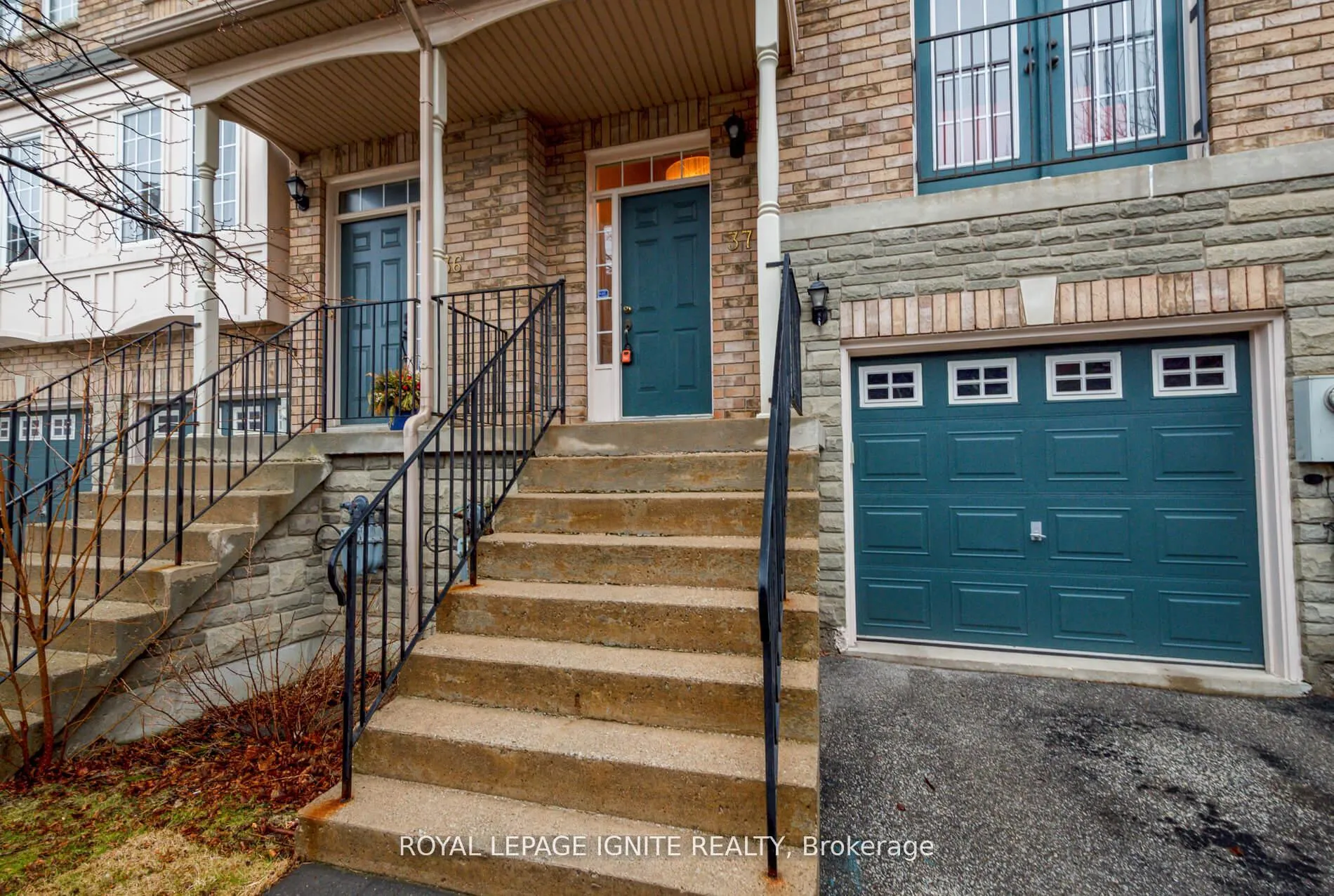 Photo 3 of Unit 37, 19 Foxchase Avenue, Vaughan, East Woodbridge — HOMEH