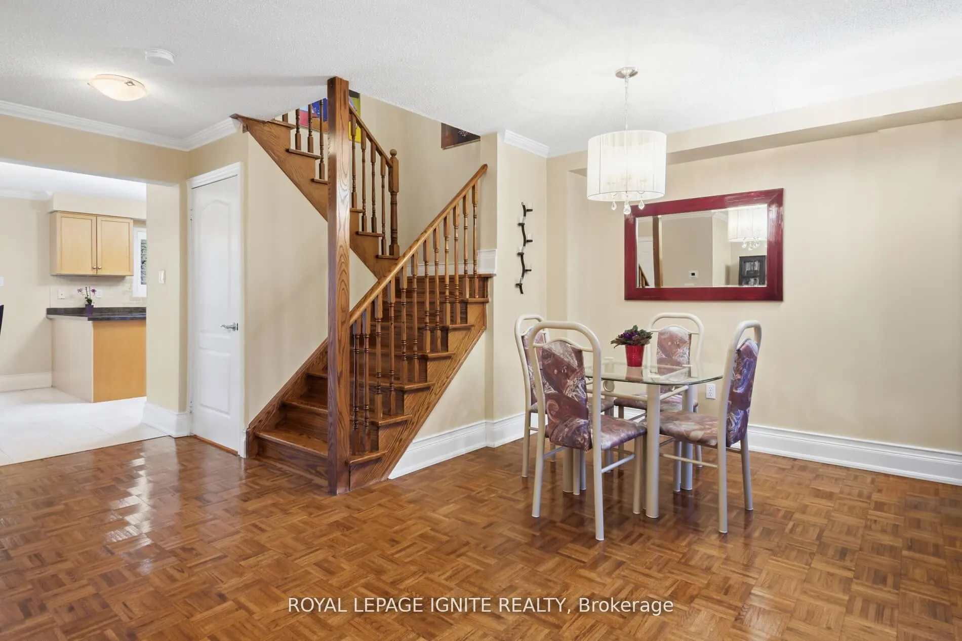 Photo 7 of Unit 37, 19 Foxchase Avenue, Vaughan, East Woodbridge — HOMEH