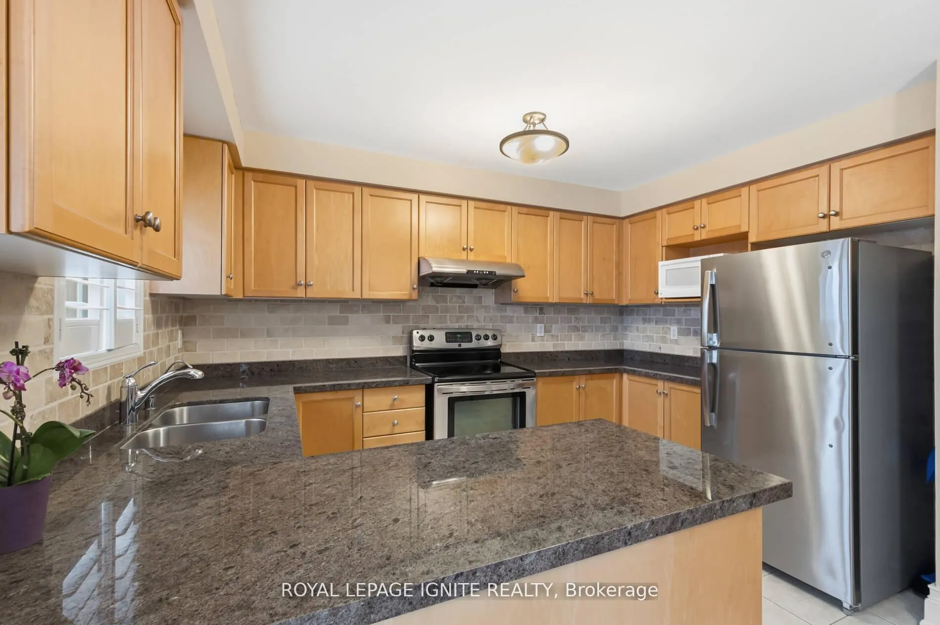 Photo 15 of Unit 37, 19 Foxchase Avenue, Vaughan, East Woodbridge — HOMEH