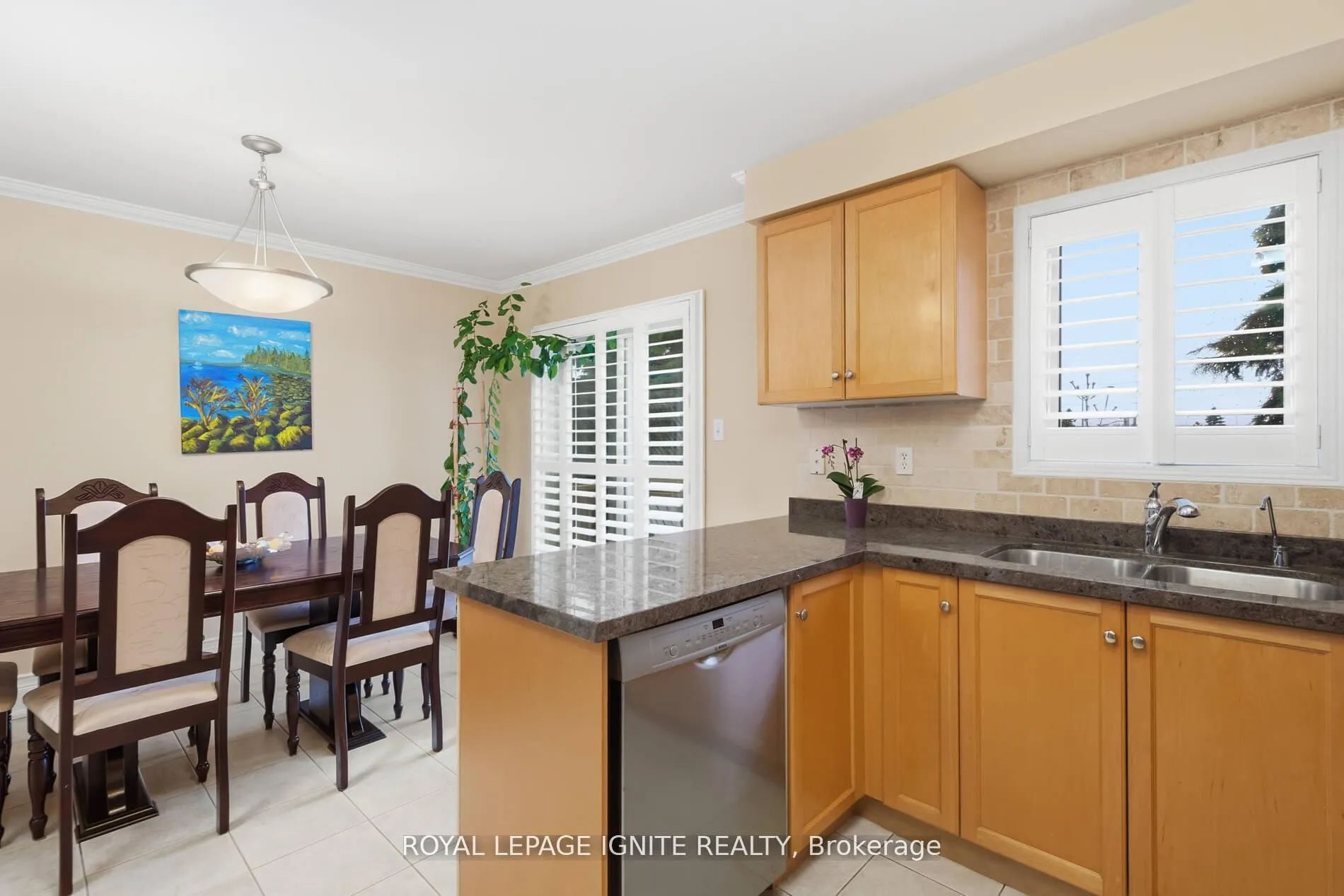 Photo 17 of Unit 37, 19 Foxchase Avenue, Vaughan, East Woodbridge — HOMEH