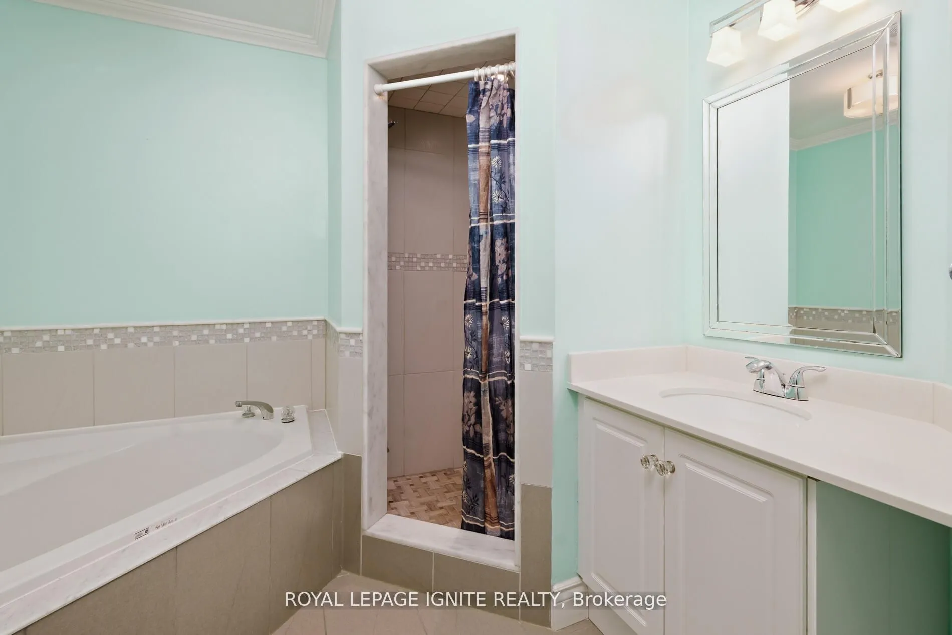 Photo 24 of Unit 37, 19 Foxchase Avenue, Vaughan, East Woodbridge — HOMEH