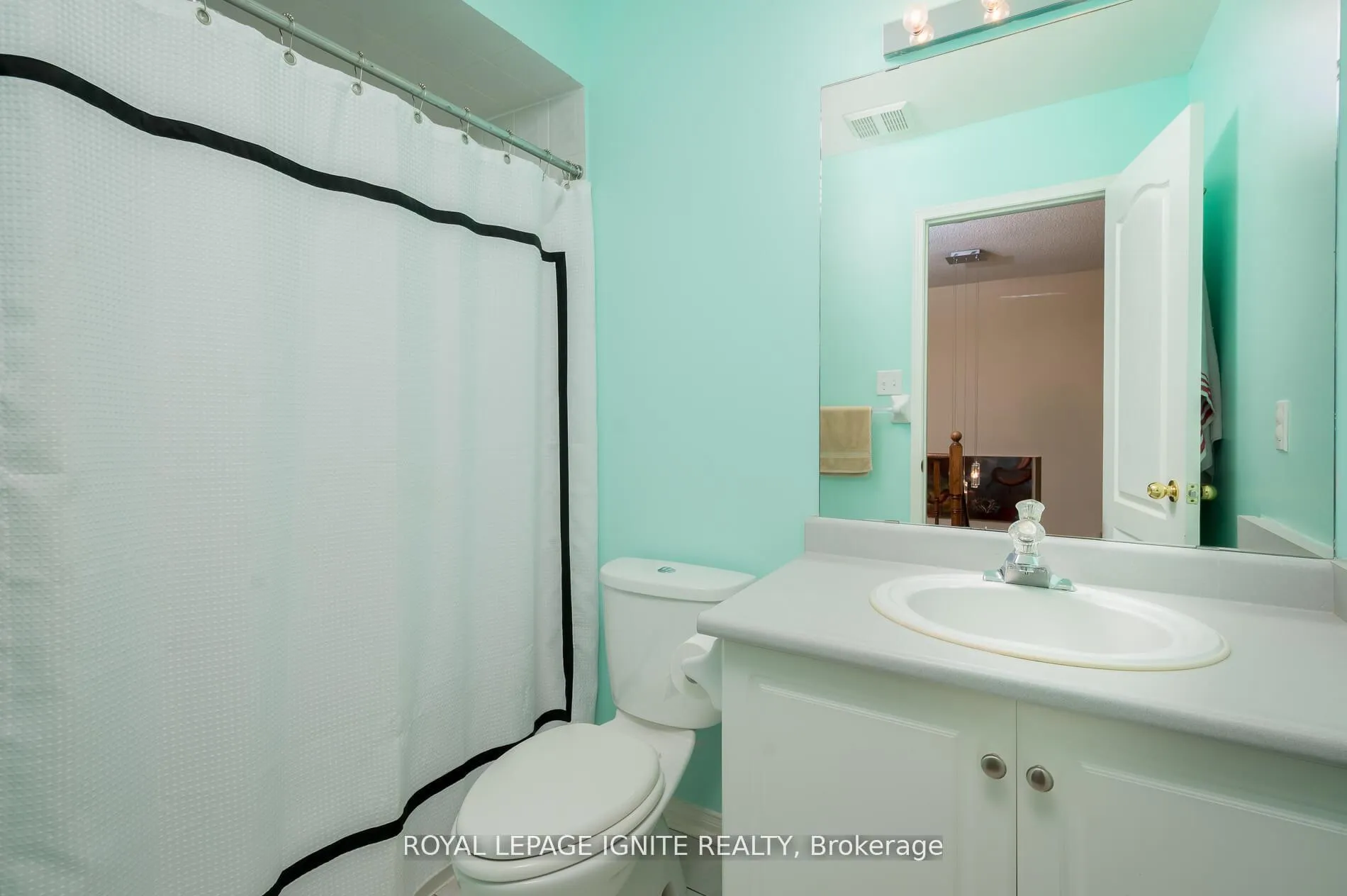 Photo 28 of Unit 37, 19 Foxchase Avenue, Vaughan, East Woodbridge — HOMEH