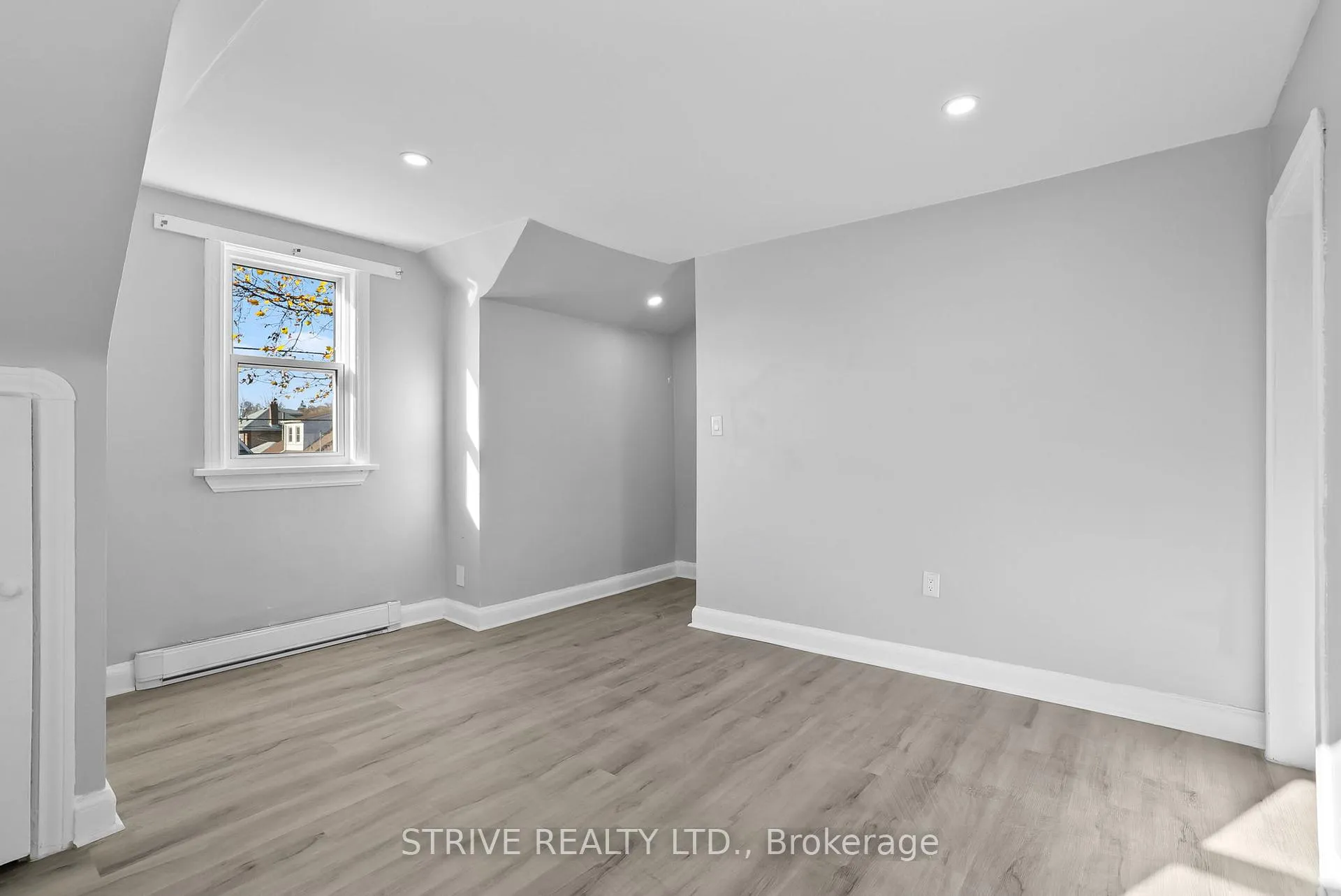 Photo 5 of 73 Central Park Boulevard N, Oshawa, O'Neill — HOMEH