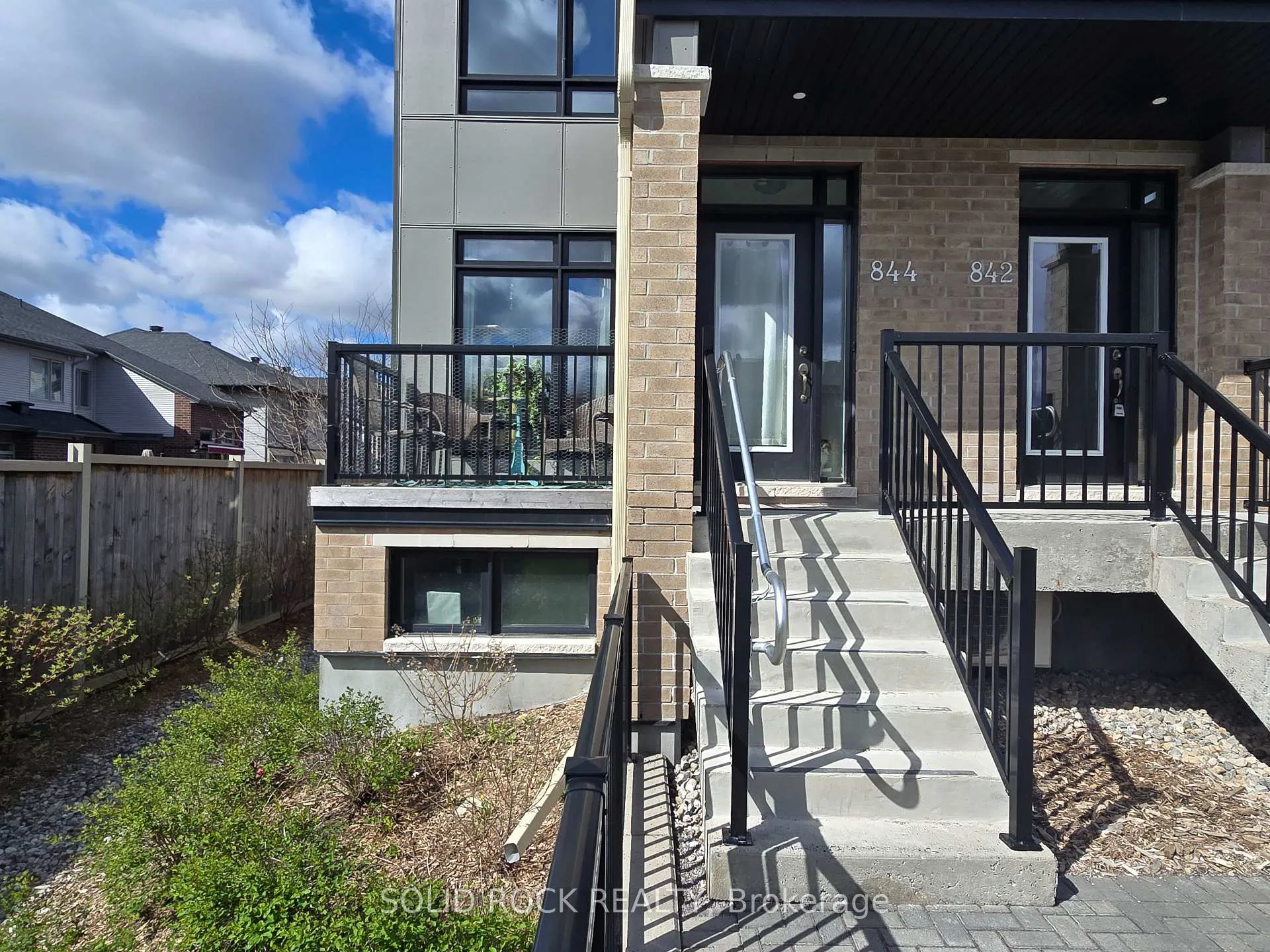Photo 2 of 844 Ralph Hennessy Avenue, Ottawa, Riverside South/Gloucester Glen — HOMEH