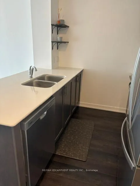 Photo 6 of Unit 527, 10 Mallard Trail, Hamilton, Waterdown — HOMEH