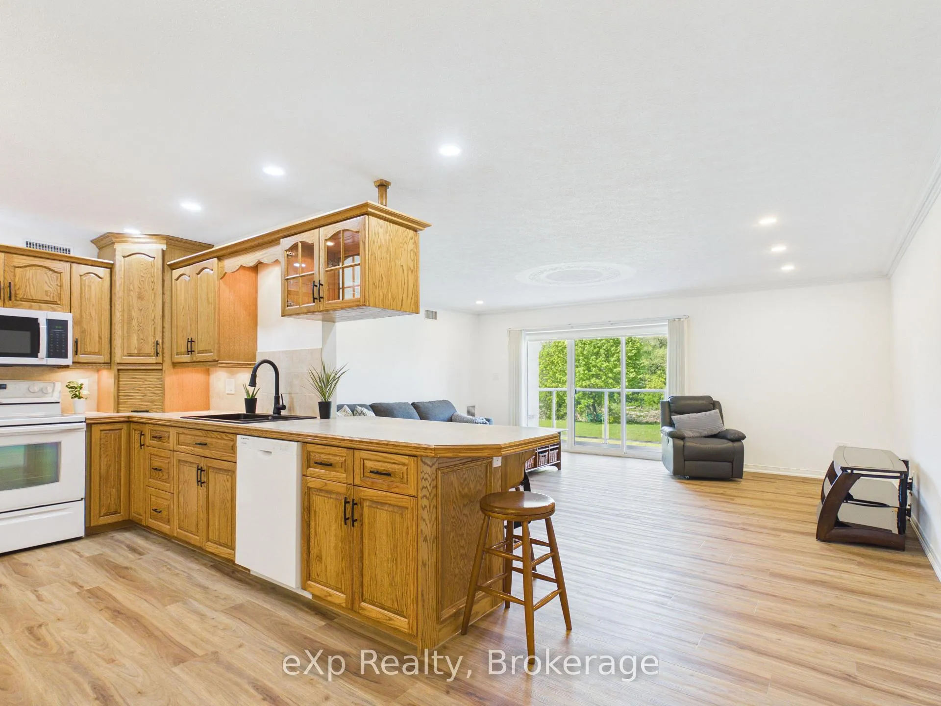 Photo 20 of Unit 202, 85 William Street N, Brockton — HOMEH